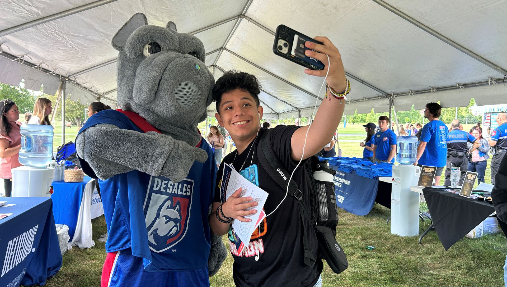 student signing up for a job